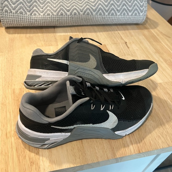 Nike Metcon Shoes - Picture 4 of 5